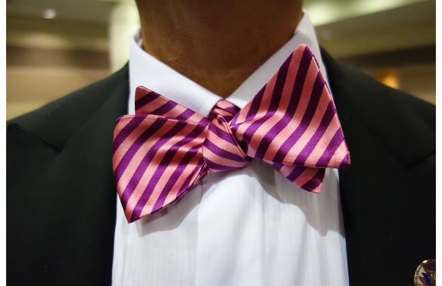 HOW TO TIE THE INFAMOUS BOWTIE